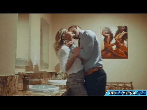 ❤️ Nalika pirang semok seduces sampeyan ing toilet umum ️❌  Seks ing jv.credit-assorti.ru
